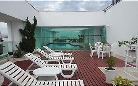 Apartamento pé na areia com piscina aquecida